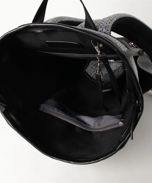 SOLPRESA(ソルプレーサ)の「【SOLPRESA】ボンディングパンチングリュックサック(バックパック/リュック・レディース・ブラック/グレー/ライトベージュ・ONE SIZE)」の6枚目の写真