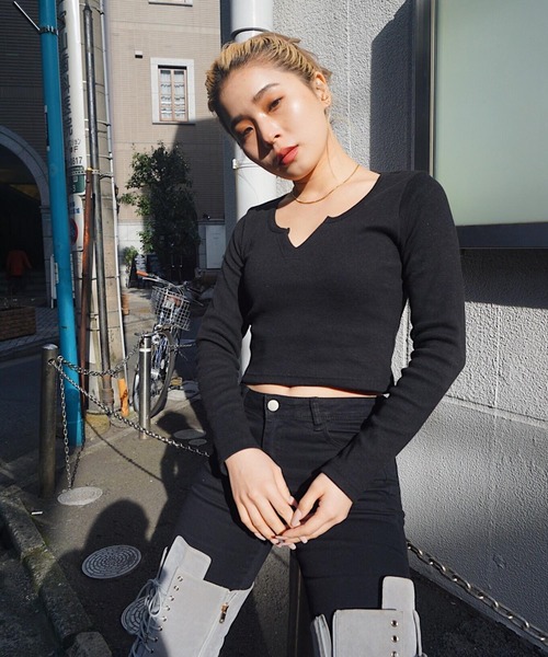 FIG&VIPER(フィグアンドバイパー)の「リブスリットショートロンT(Tシャツ/カットソー・レディース・ホワイト/ブラック/ベージュ/ピンク・FREE)」の3枚目の写真