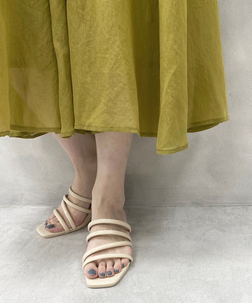 natural couture(ナチュラルクチュール)の「チューブヒモミュールサンダル(サンダル・レディース・ミント/クリア/アイボリー/ピンクゴールド・L/M)」の2枚目の写真