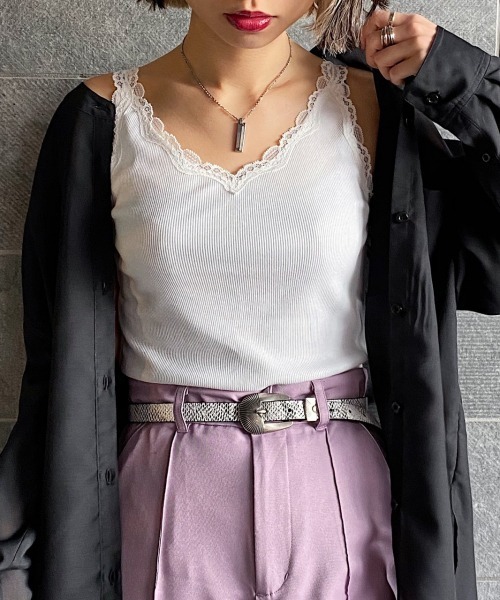 PAGEBOY（ページボーイ）の「2WAYレースキャミソールAW（キャミソール・レディース・ブラック/オフホワイト/ワインレッド/グレイッシュベージュ・FREE）」の2枚目の写真