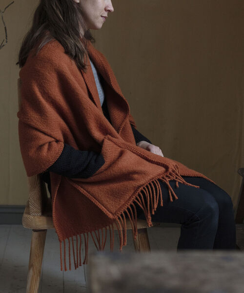 △LAPUAN KANKURIT / UNI ポケット付き ブランケット