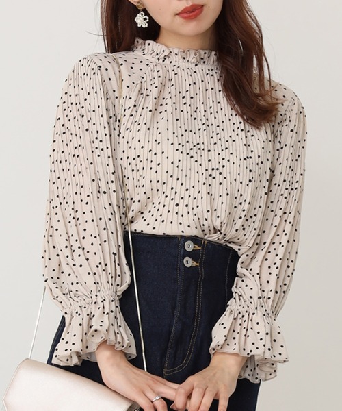 one after another NICE CLAUP（ワンアフターアナザーナイスクラップ）の「【ZOZO限定】消しプリーツ切替ブラウス（シャツ/ブラウス・レディース・ホワイト系その他/ブラック/モカ/グリーン系その他/ドット/スモークピンク/その他1/サックスブルー・FREE）」の8枚目の写真