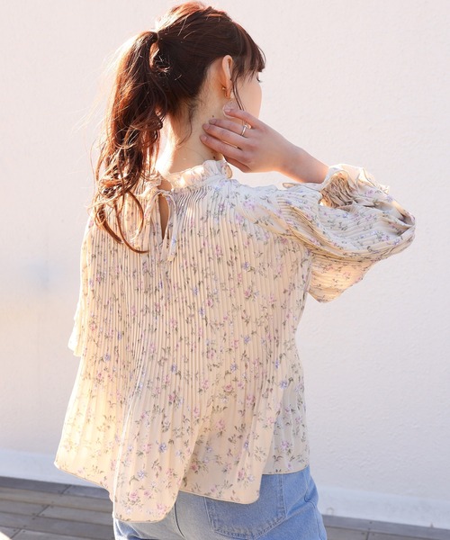 one after another NICE CLAUP（ワンアフターアナザーナイスクラップ）の「【ZOZO限定】消しプリーツ切替ブラウス（シャツ/ブラウス・レディース・ホワイト系その他/ブラック/モカ/グリーン系その他/ドット/スモークピンク/その他1/サックスブルー・FREE）」の13枚目の写真