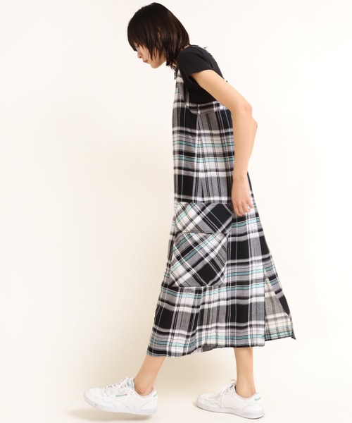 RNA（アールエヌエー）の「D1556 シアーチェックキャミワンピース（ワンピース・レディース・ブルー/ブラック/キャメル・MEDIUM）」の20枚目の写真