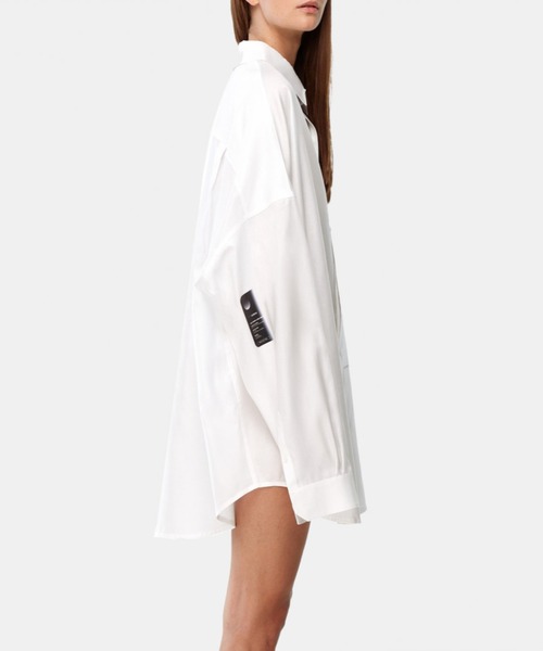 TTSWTRS(タトゥーセーターズ)の「【TTSWTRS】 WHITE OVERSIZED SHIRT(シャツ/ブラウス・レディース・ホワイト・ONE SIZE)」の4枚目の写真