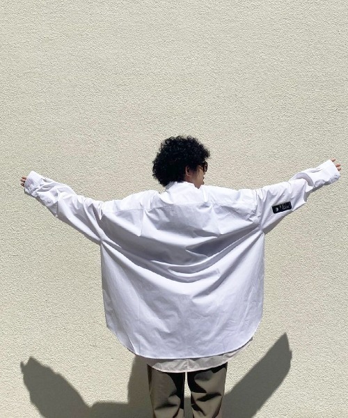 TTSWTRS(タトゥーセーターズ)の「【TTSWTRS】 WHITE OVERSIZED SHIRT(シャツ/ブラウス・レディース・ホワイト・ONE SIZE)」の12枚目の写真