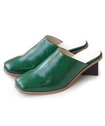 AmiAmi | 【インスタグラマー＠kaochang_luuコラボ】スクエアトゥVカットミュール(サンダル)