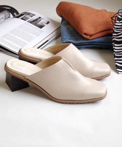 AmiAmi（アミアミ）の「【インスタグラマー＠kaochang_luuコラボ】スクエアトゥVカットミュール（サンダル・レディース・ブラック/ブラウン/グリーン/アイボリー/イエロー・L/LL/M/S）」の2枚目の写真