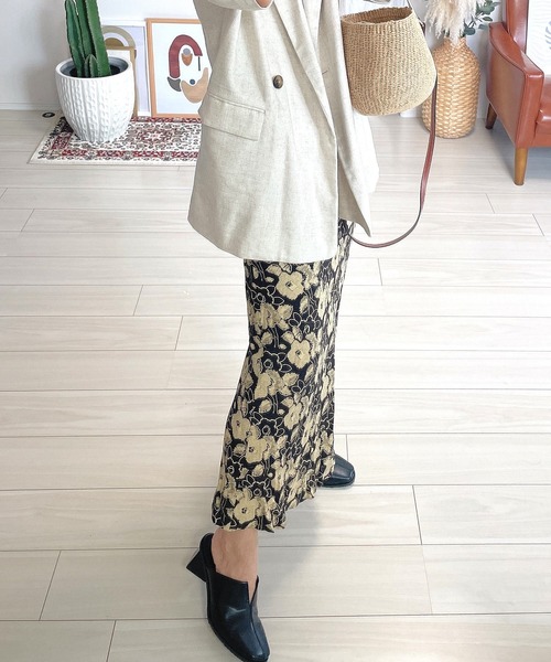 AmiAmi（アミアミ）の「【インスタグラマー＠kaochang_luuコラボ】スクエアトゥVカットミュール（サンダル・レディース・ブラック/ブラウン/グリーン/アイボリー/イエロー・L/LL/M/S）」の6枚目の写真