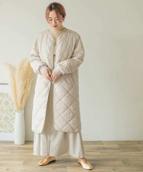 ITEMS URBANRESEARCH(アイテムズ アーバンリサーチ)の「中綿キルティングコート(ダウンジャケット/コート・レディース・チャコールグレー/ライトベージュ/ライトカーキ・X-SMALL/MEDIUM/SMALL)」の10枚目の写真