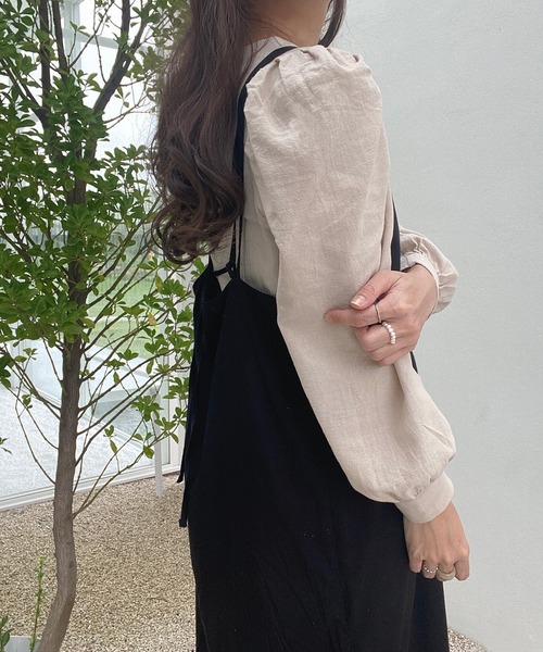 JUNOAH（ジュノア）の「バルーンスリーブブラウス（シャツ/ブラウス・レディース・アイボリー/モカ/グレイッシュベージュ/ブラック・LARGE/X-LARGE/MEDIUM）」の12枚目の写真