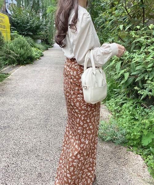 JUNOAH（ジュノア）の「バルーンスリーブブラウス（シャツ/ブラウス・レディース・アイボリー/モカ/グレイッシュベージュ/ブラック・LARGE/X-LARGE/MEDIUM）」の14枚目の写真