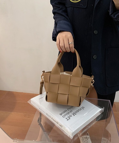 LIPSERVICE（リップサービス）の「編み込み2WAYミニバッグ【ZOZOTOWN限定】（ショルダーバッグ・レディース・ホワイト/グリーン/キャメル/ブラック・FREE）」の4枚目の写真