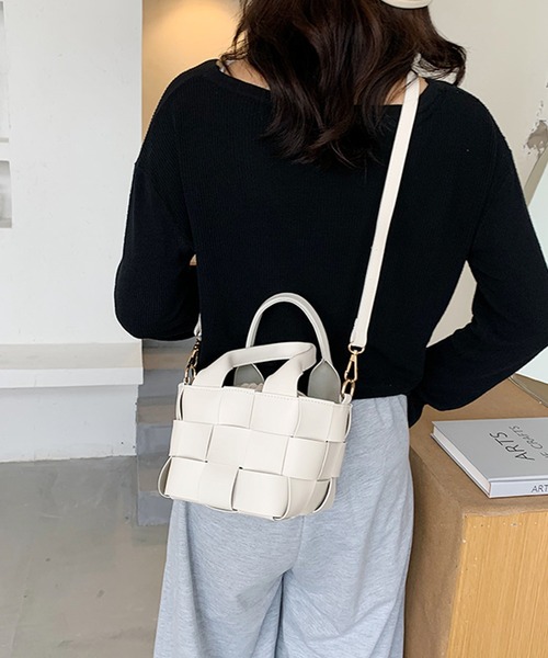 LIPSERVICE（リップサービス）の「編み込み2WAYミニバッグ【ZOZOTOWN限定】（ショルダーバッグ・レディース・ホワイト/グリーン/キャメル/ブラック・FREE）」の11枚目の写真