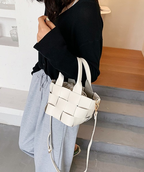 LIPSERVICE（リップサービス）の「編み込み2WAYミニバッグ【ZOZOTOWN限定】（ショルダーバッグ・レディース・ホワイト/グリーン/キャメル/ブラック・FREE）」の8枚目の写真