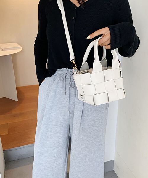 LIPSERVICE（リップサービス）の「編み込み2WAYミニバッグ【ZOZOTOWN限定】（ショルダーバッグ・レディース・ホワイト/グリーン/キャメル/ブラック・FREE）」の10枚目の写真