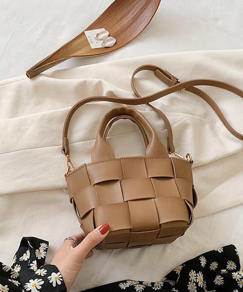 LIPSERVICE（リップサービス）の「編み込み2WAYミニバッグ【ZOZOTOWN限定】（ショルダーバッグ・レディース・ホワイト/グリーン/キャメル/ブラック・FREE）」の14枚目の写真