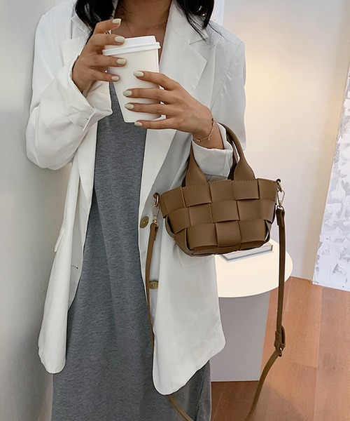 LIPSERVICE（リップサービス）の「編み込み2WAYミニバッグ【ZOZOTOWN限定】（ショルダーバッグ・レディース・ホワイト/グリーン/キャメル/ブラック・FREE）」の5枚目の写真