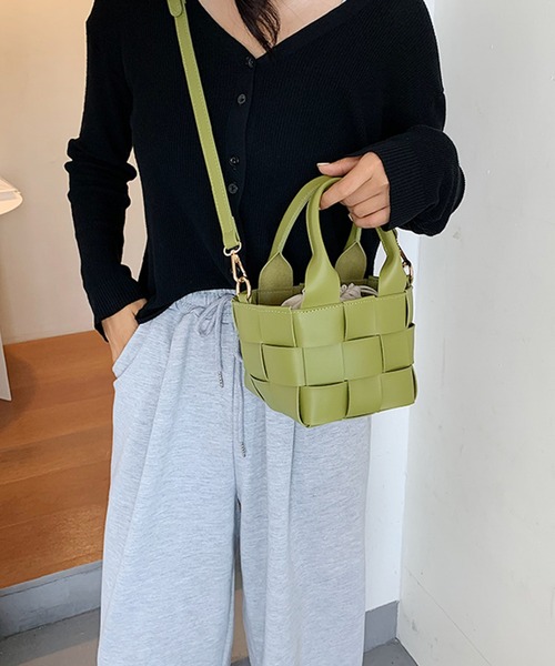 LIPSERVICE（リップサービス）の「編み込み2WAYミニバッグ【ZOZOTOWN限定】（ショルダーバッグ・レディース・ホワイト/グリーン/キャメル/ブラック・FREE）」の7枚目の写真