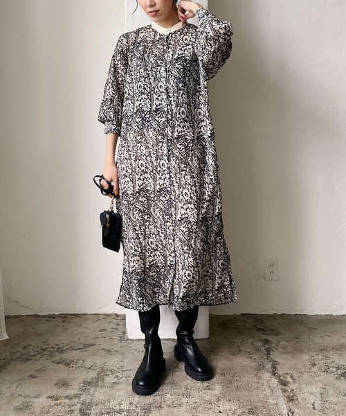 CAPRICIEUX LE'MAGE（カプリシューレマージュ）の「レトロフラワーヨークギャザーワンピース（ワンピース・レディース・ブラック/ベージュ・FREE）」の2枚目の写真