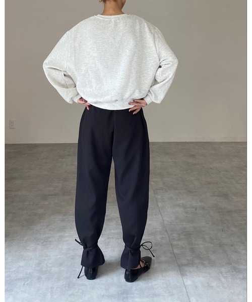 She's Closet(シーズクローゼット)の「裏起毛ビッグシルエット刺繍ロゴショート丈長袖プルオーバースウェット(スウェット・レディース・ネイビー/オートミール・FREE)」の10枚目の写真