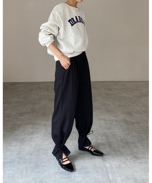 She's Closet(シーズクローゼット)の「裏起毛ビッグシルエット刺繍ロゴショート丈長袖プルオーバースウェット(スウェット・レディース・ネイビー/オートミール・FREE)」の18枚目の写真