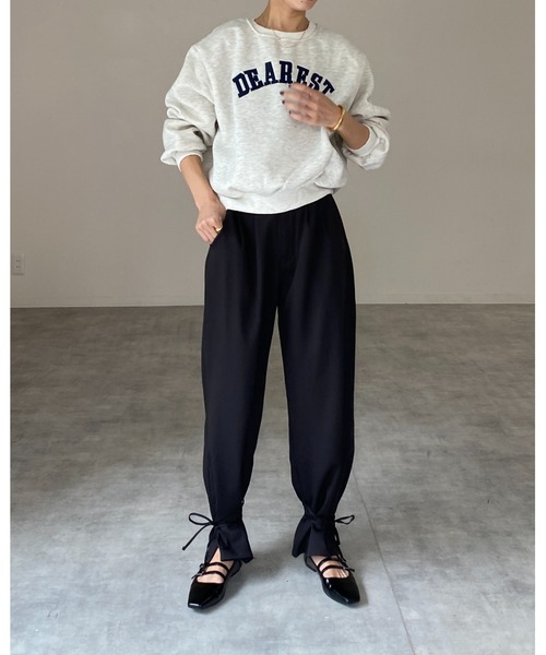 She's Closet(シーズクローゼット)の「裏起毛ビッグシルエット刺繍ロゴショート丈長袖プルオーバースウェット(スウェット・レディース・ネイビー/オートミール・FREE)」の19枚目の写真