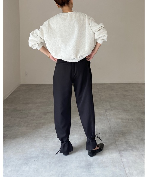 She's Closet(シーズクローゼット)の「裏起毛ビッグシルエット刺繍ロゴショート丈長袖プルオーバースウェット(スウェット・レディース・ネイビー/オートミール・FREE)」の21枚目の写真