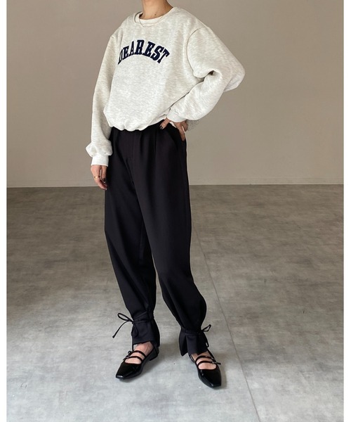 She's Closet(シーズクローゼット)の「裏起毛ビッグシルエット刺繍ロゴショート丈長袖プルオーバースウェット(スウェット・レディース・ネイビー/オートミール・FREE)」の22枚目の写真