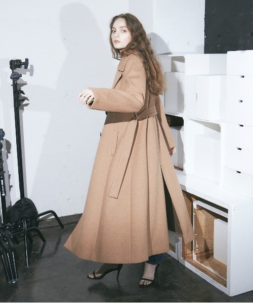 DRWCYS(ドロシーズ)の「ビッグカラーロングコート(チェスターコート・レディース・ネイビー/サックスブルー/キャメル・FREE)」の12枚目の写真