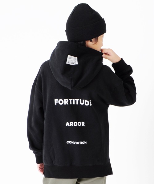 GLAZOS(グラソス)の「裏起毛・ドロップショルダーサイドスリットバックプリントパーカー(パーカー・キッズ・ブラック/グレー/ライトグリーン/ライトベージュ・130cm/140cm/150cm/160cm/170cm)」の2枚目の写真