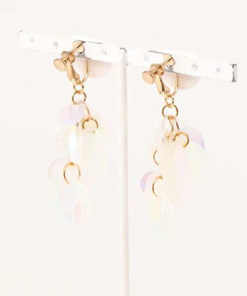 tone(トーン)の「【atelier*mio】クレイ × スパンコール costume jewelry earring(イヤリング・レディース・ホワイト/ブラック・FREE)」の3枚目の写真