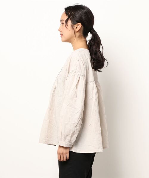 Samansa Mos2（サマンサ モスモス）の「ジャカード織ピンタックブラウス（シャツ/ブラウス・レディース・オフホワイト/グレー/ブラック・ﾌﾘ-）」の5枚目の写真