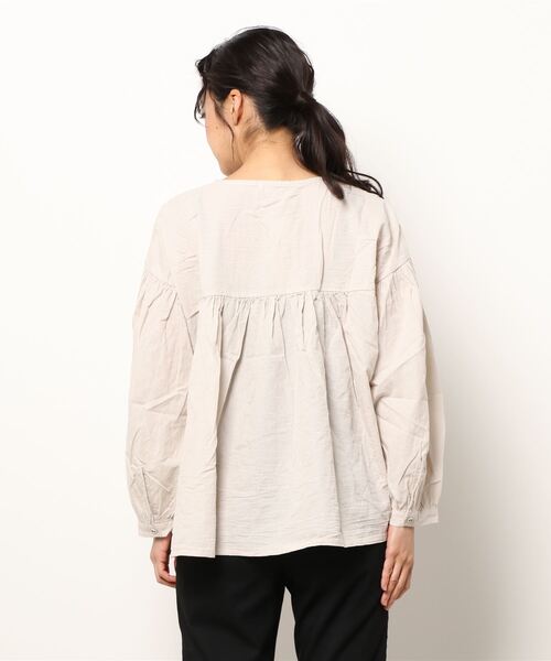 Samansa Mos2（サマンサ モスモス）の「ジャカード織ピンタックブラウス（シャツ/ブラウス・レディース・オフホワイト/グレー/ブラック・ﾌﾘ-）」の4枚目の写真