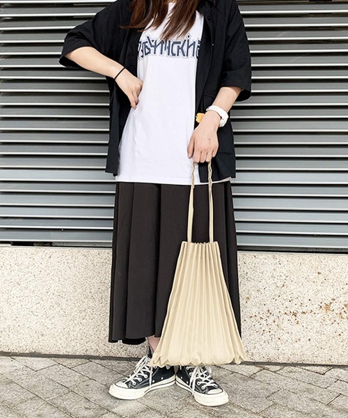 shopnikoniko(ショップニコニコ)の「プリーツ トートバッグ(トートバッグ・レディース・ブラック/ベージュ/ターコイズブルー/オレンジ/グリーン・フリー)」の1枚目の写真