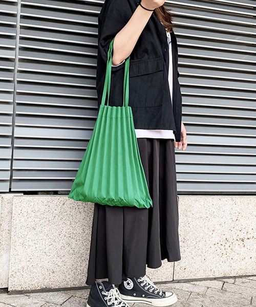 shopnikoniko(ショップニコニコ)の「プリーツ トートバッグ(トートバッグ・レディース・ブラック/ベージュ/ターコイズブルー/オレンジ/グリーン・フリー)」の12枚目の写真