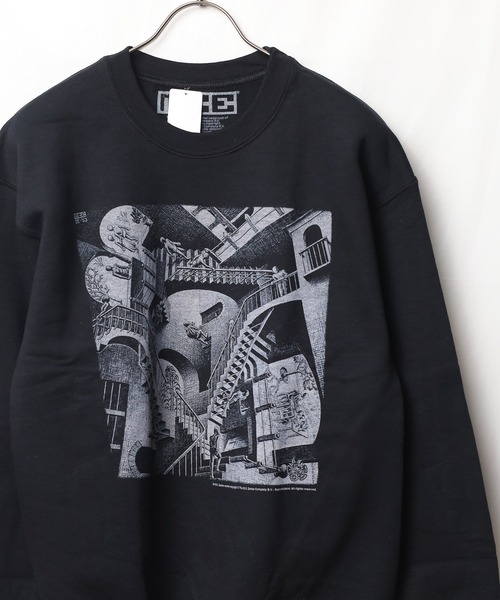 GILDAN(ギルダン)の「【GILDAN】M.C.ESCHER CREW SWEAT【W】【it】【UT13】(スウェット・メンズ・ブラック/グレー・LARGE/MEDIUM)」の2枚目の写真