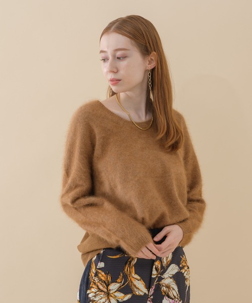 Dignite collier(ディニテコリエ)の「Dignite collier 後ろ切替ニット(ニット/セーター・レディース・グレー/グリーン/キャメル・FREE)」の3枚目の写真