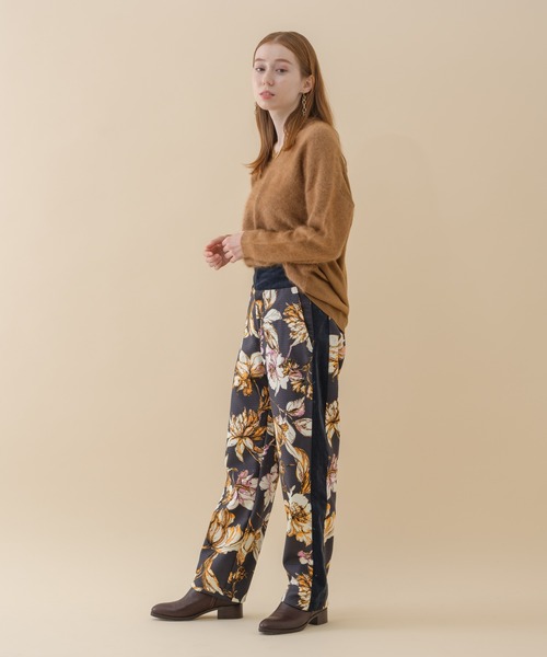 Dignite collier(ディニテコリエ)の「Dignite collier 後ろ切替ニット(ニット/セーター・レディース・グレー/グリーン/キャメル・FREE)」の4枚目の写真