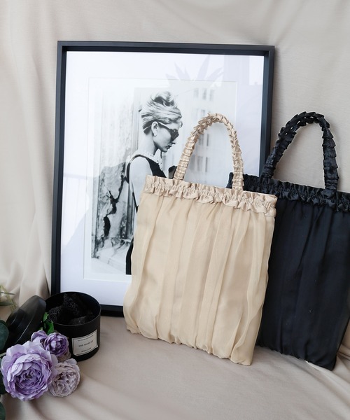 girl(ガール)の「シフォン&サテンギャザーフリルサブバッグ 結婚式 パーティー お呼ばれ オケージョン(トートバッグ・レディース・ブラック/ベージュ・FREE)」の4枚目の写真