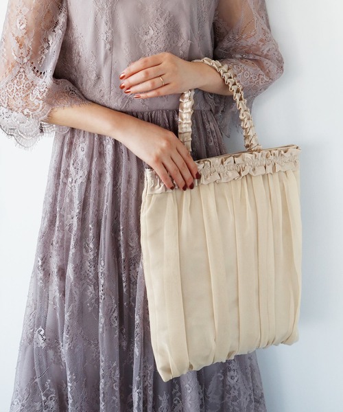 girl(ガール)の「シフォン&サテンギャザーフリルサブバッグ 結婚式 パーティー お呼ばれ オケージョン(トートバッグ・レディース・ブラック/ベージュ・FREE)」の3枚目の写真