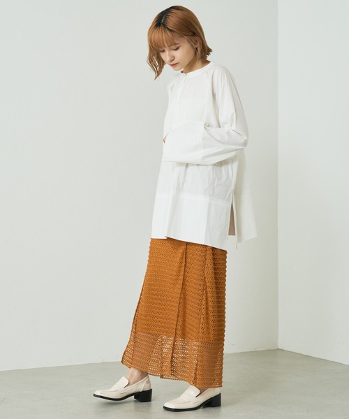 Lui's（ルイス）の「スリーブスリットボタンデザインシャツ（シャツ/ブラウス・レディース・ホワイト・FREE）」の2枚目の写真