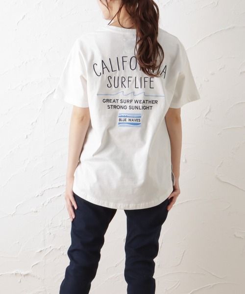 Mac-House(マックハウス)の「UNDERWRAPS アンダーラップス バックテール刺繍VネックTシャツ(Tシャツ/カットソー・レディース・ホワイト/チャコール/ピンク・フリー)」の1枚目の写真