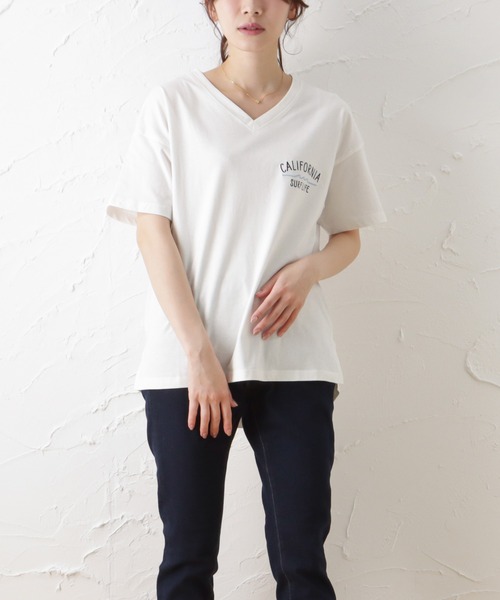 Mac-House(マックハウス)の「UNDERWRAPS アンダーラップス バックテール刺繍VネックTシャツ(Tシャツ/カットソー・レディース・ホワイト/チャコール/ピンク・フリー)」の8枚目の写真
