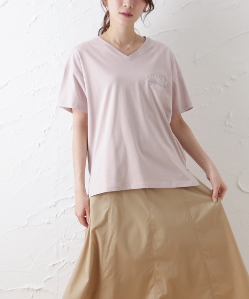Mac-House(マックハウス)の「UNDERWRAPS アンダーラップス バックテール刺繍VネックTシャツ(Tシャツ/カットソー・レディース・ホワイト/チャコール/ピンク・フリー)」の10枚目の写真