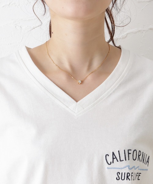 Mac-House(マックハウス)の「UNDERWRAPS アンダーラップス バックテール刺繍VネックTシャツ(Tシャツ/カットソー・レディース・ホワイト/チャコール/ピンク・フリー)」の15枚目の写真