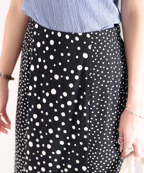 classicalelf（クラシカルエルフ）の「てろんな華奢感。マルチドット&無地パネルセミフレアスカート（スカート・レディース・ブラック/ブラック系その他・MEDIUM/X-LARGE）」の9枚目の写真