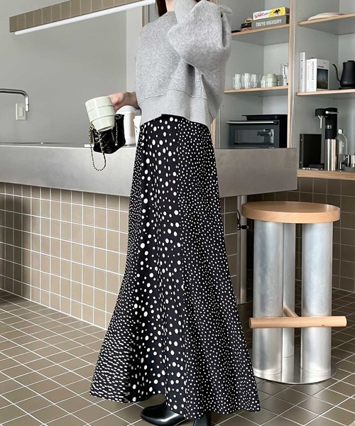 classicalelf（クラシカルエルフ）の「てろんな華奢感。マルチドット&無地パネルセミフレアスカート（スカート・レディース・ブラック/ブラック系その他・MEDIUM/X-LARGE）」の15枚目の写真