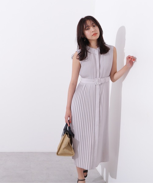 ナチュラルビューティーベーシック バックルベルトプリーツワンピース NATURAL BEAUTY BASIC（ナチュラルビューティーベーシック）の