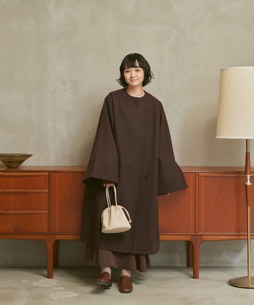 moi tytto(モイテュット)の「【低身長さん向けSサイズあり】ワイドスリーブノーカラーロングCT(ノーカラーコート・レディース・ナチュラル/ブラウン・SMALL/MEDIUM)」の4枚目の写真